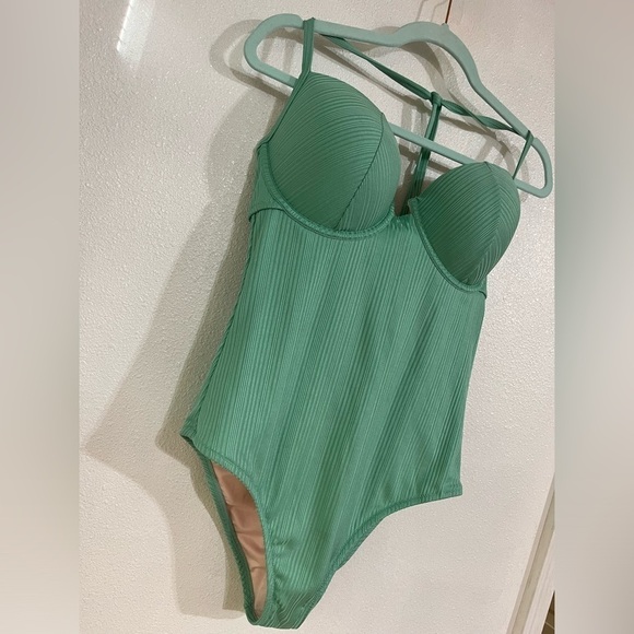 Shade shore, one piece, bathing suit size 36D NWOT - Picture 2 of 6